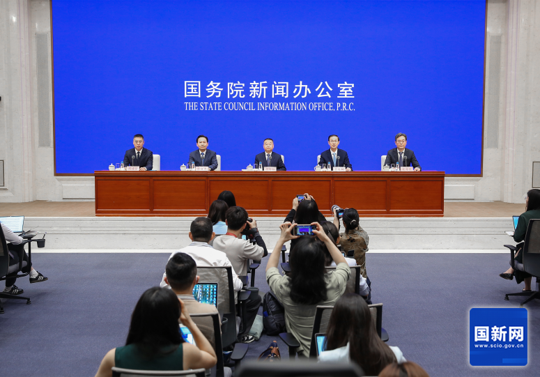 国新办举行高质量完成“十四五”规划系...